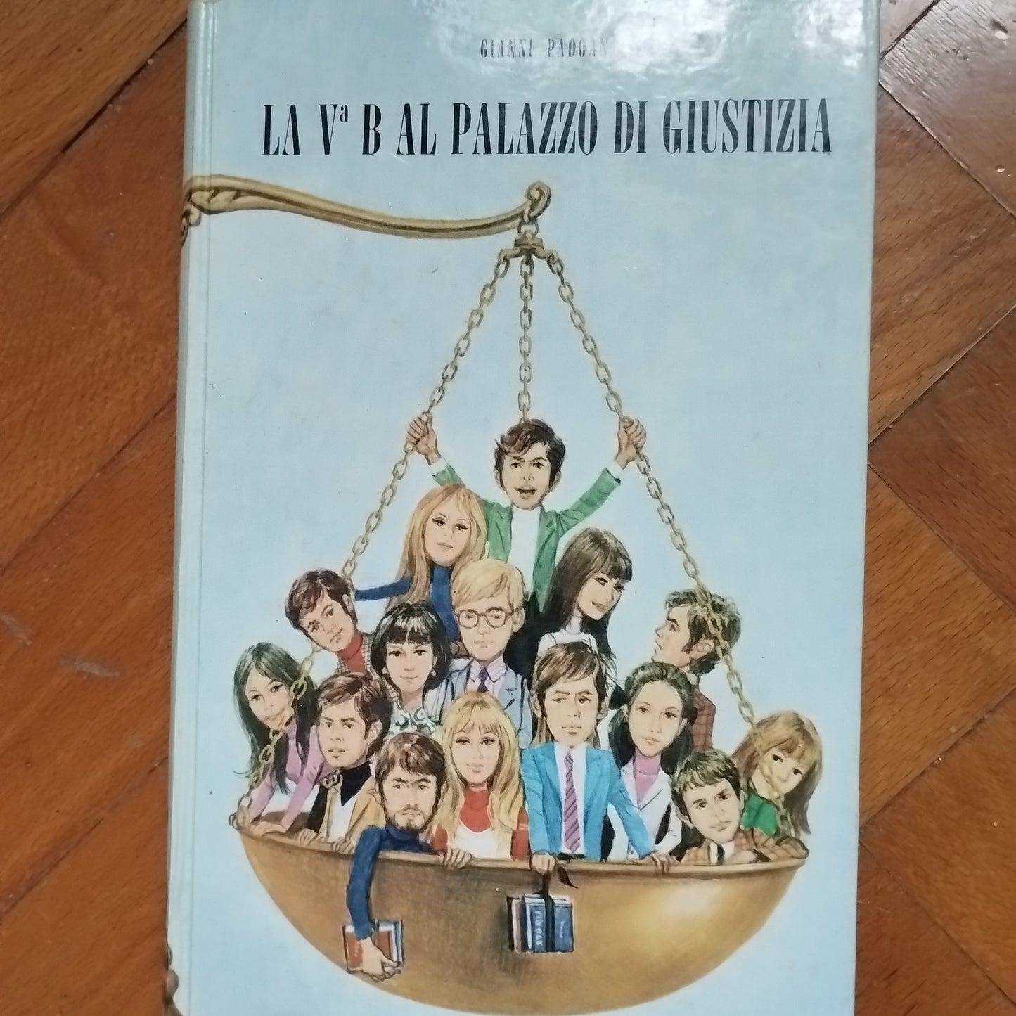 La V b al Palazzo di Giustizia. Capitol ed. Gianni Padoan