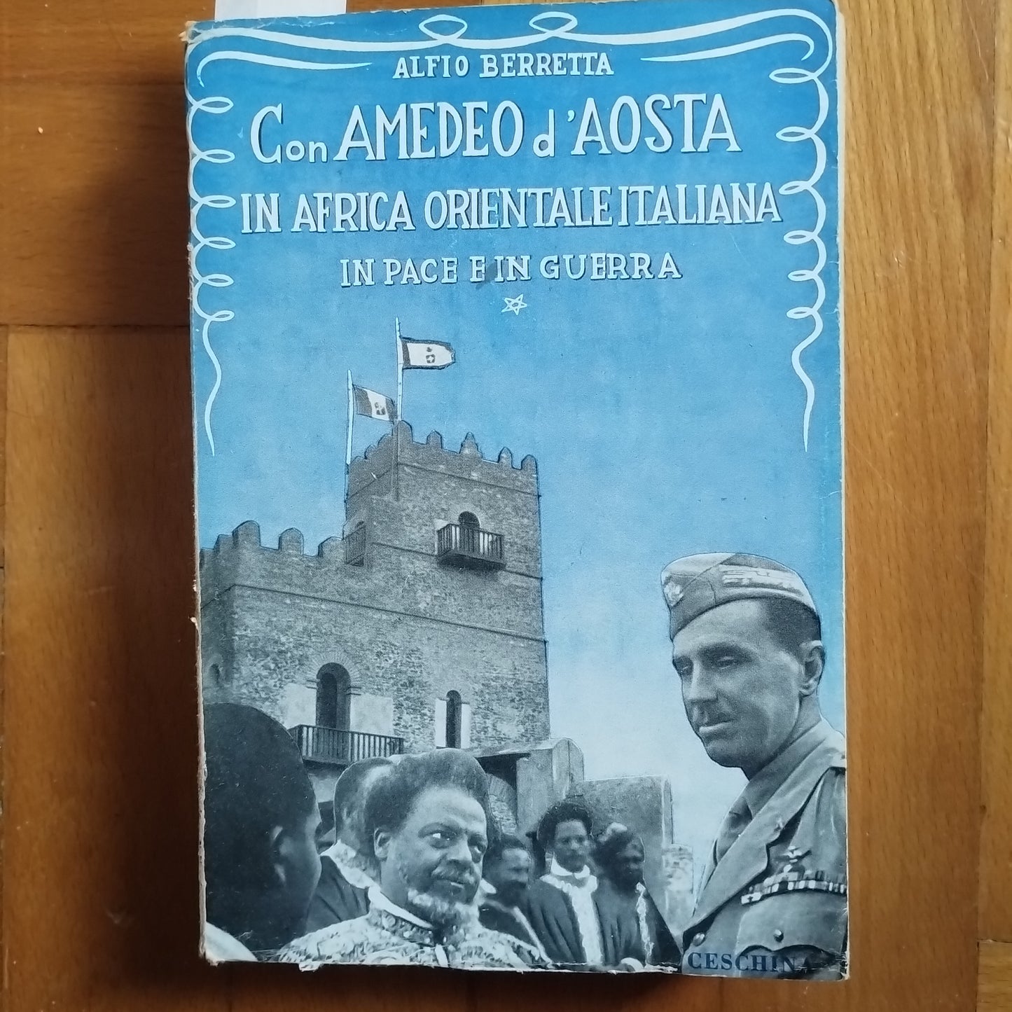 Berretta CON AMEDEO D'AOSTA IN AFRICA ORIENTALE ITALIANA IN PACE E IN GUERRA