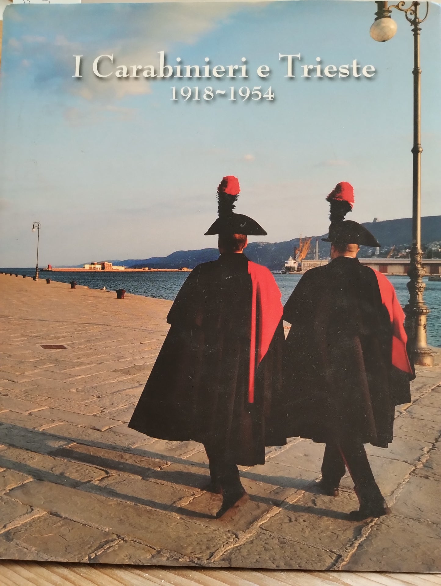 I carabinieri e Trieste, 1918 - 1954. Bolis edizioni, 2011 - libro fotografico