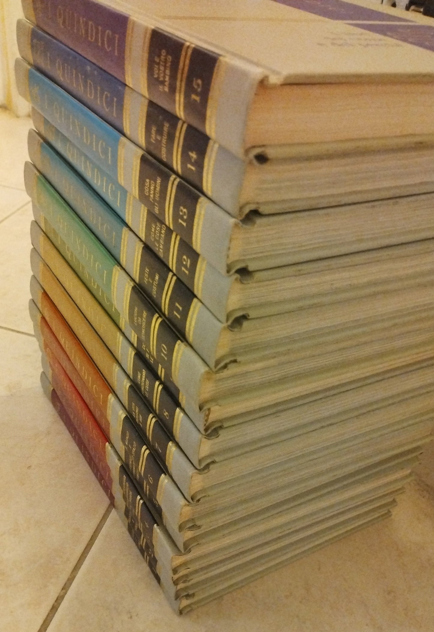 Enciclopedia I Quindici 1968, Field Educational - dorsi arcobaleno